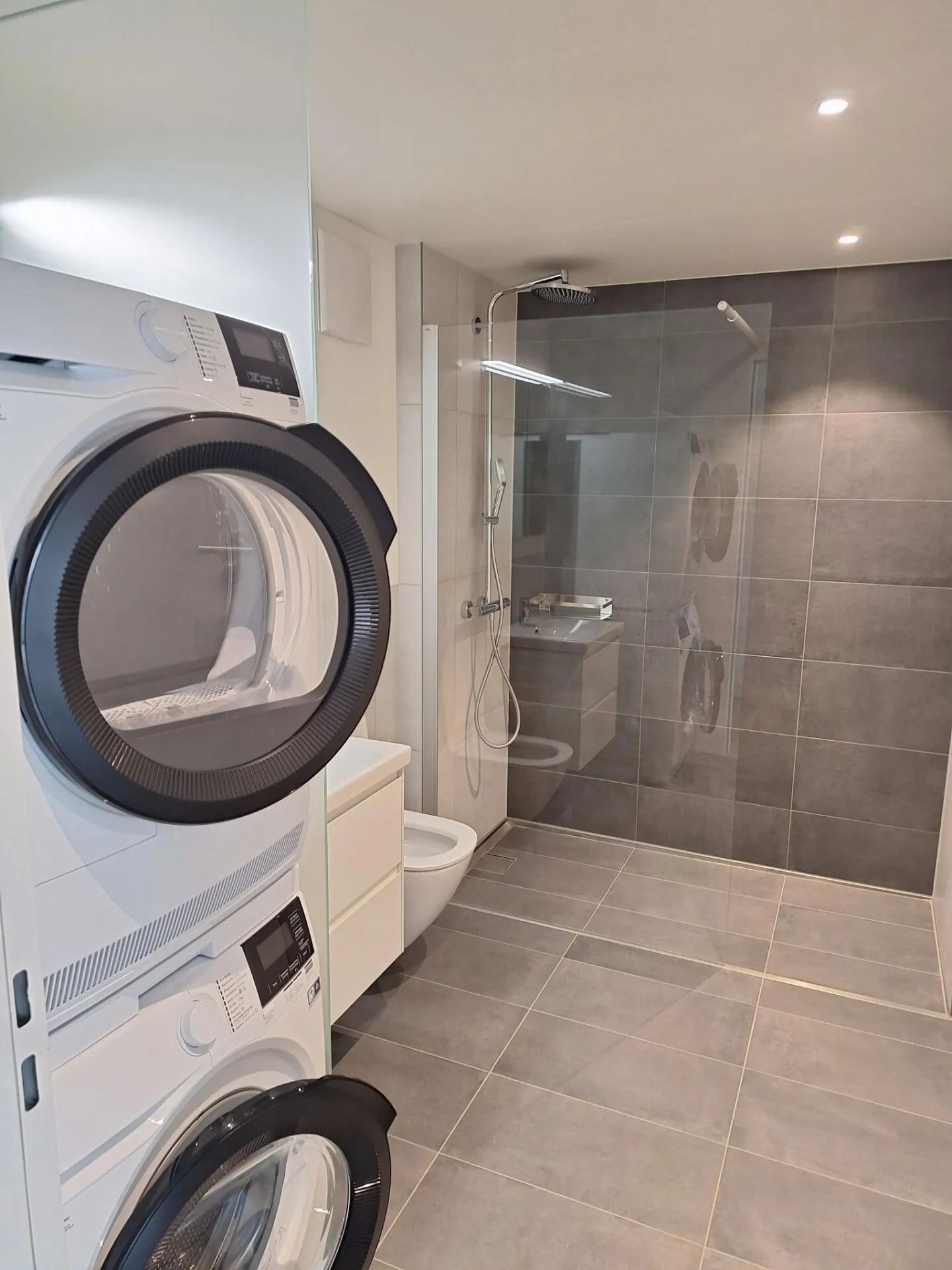 Appartement lumineux de 2,5 pièces avec grande loggia - Photo 5 sur 6