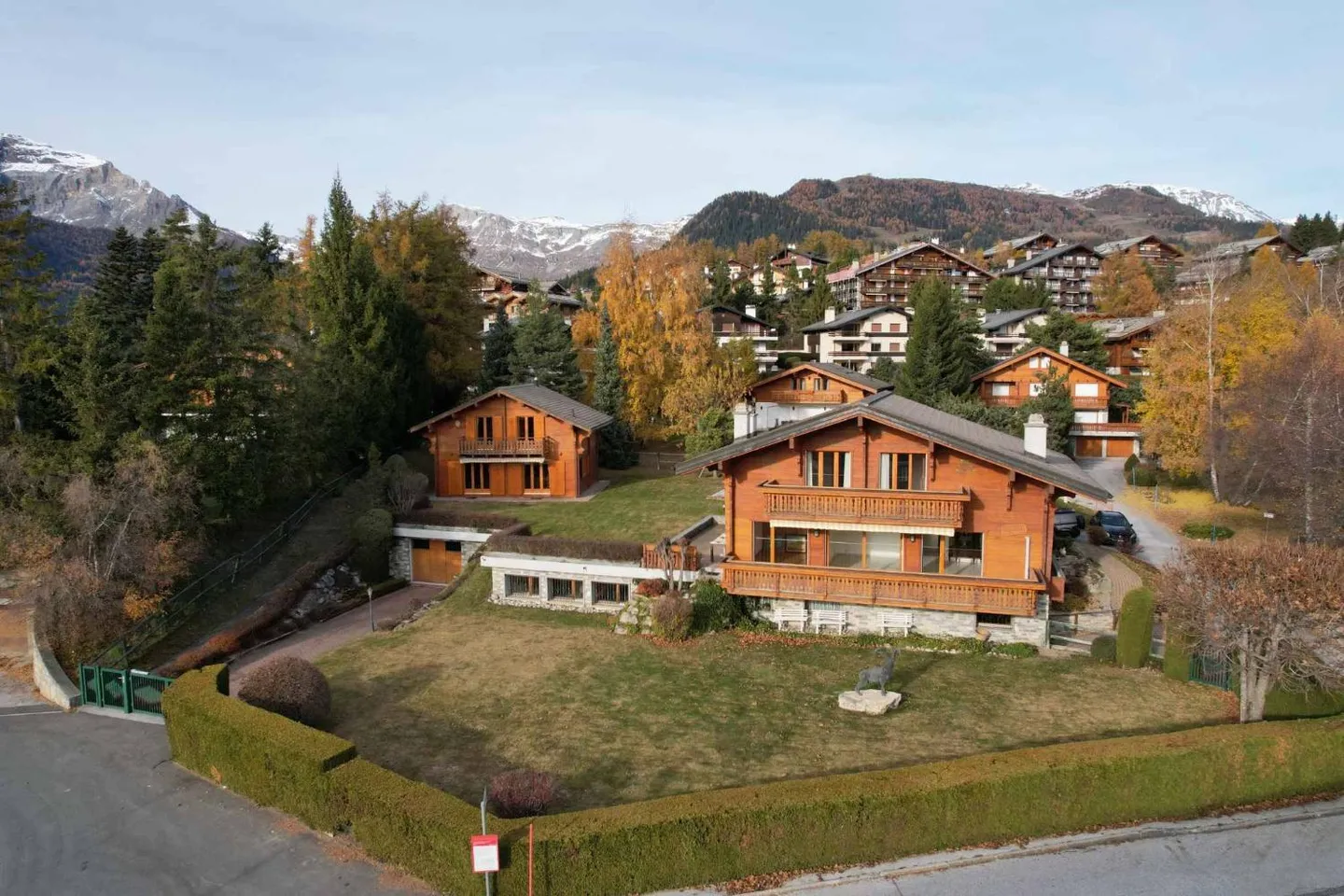 Proprietà con 2 chalet individuali collegati dal seminterrato - Foto 1 di 8