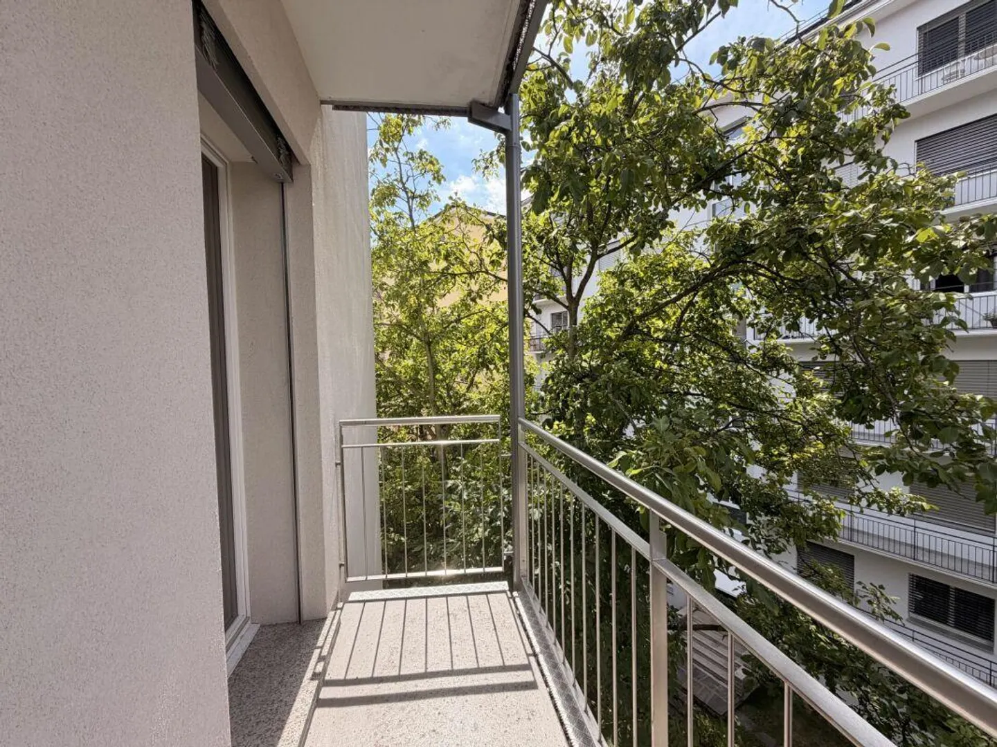 MASSAGNO - LIVING IN A SPACIOUS AND BRIGHT 4.5 COMPLETELY RENOVATED - Photo 5 of 10