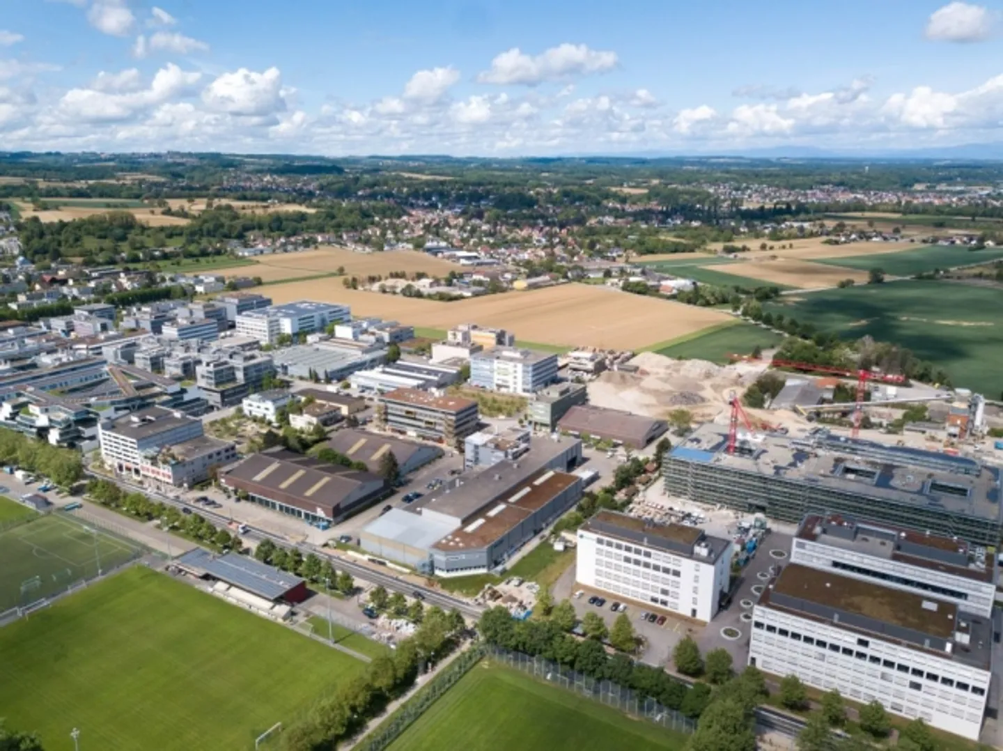 Air-conditioned office with goods lift, parking spaces and delivery ramp! - Photo 6 of 11