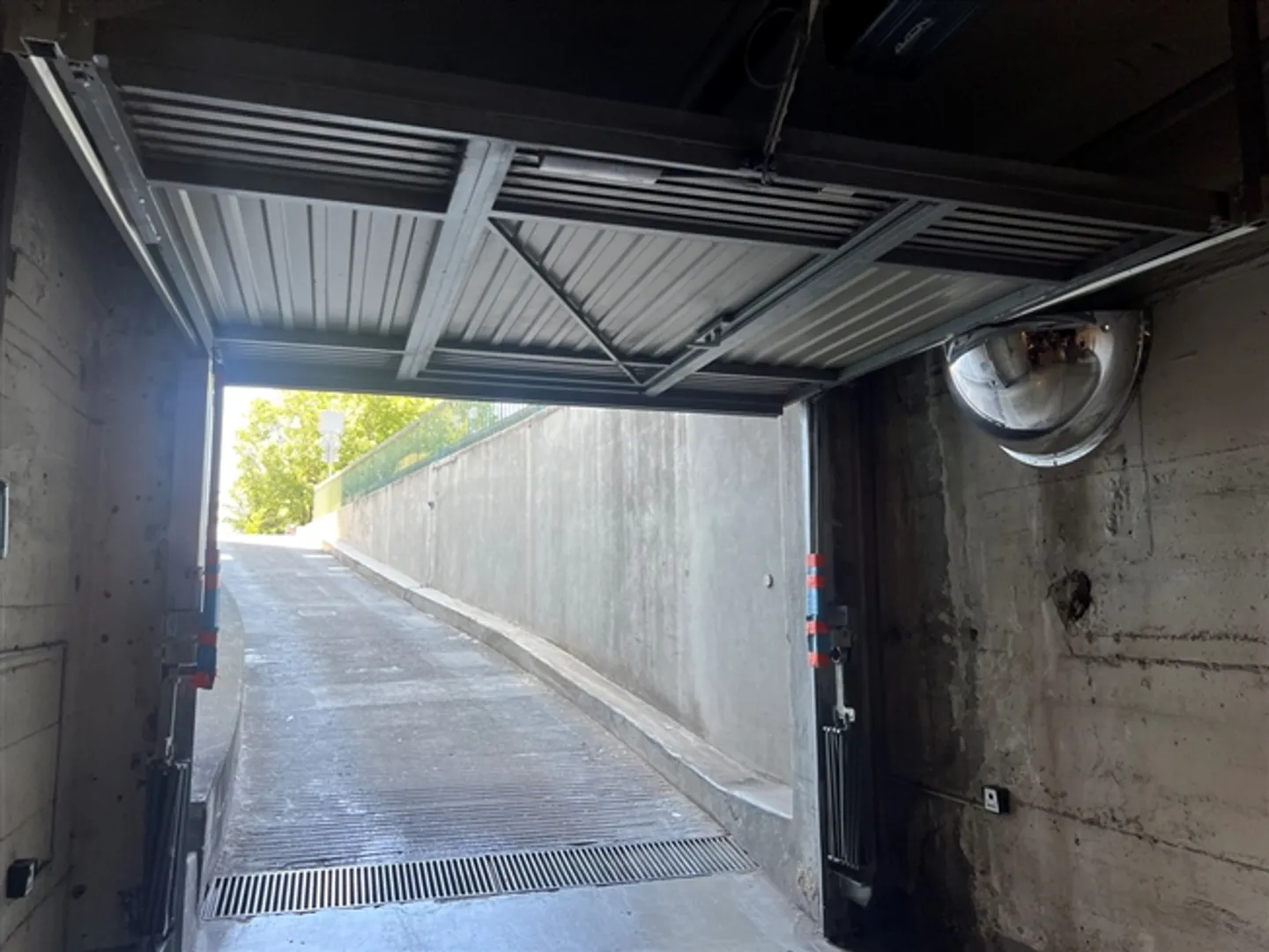 Motorcycle parking space for rent in Ecublens - Photo 1 of 2