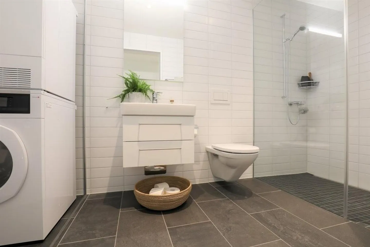 Modern Apartment with Garden - Photo 5 of 10