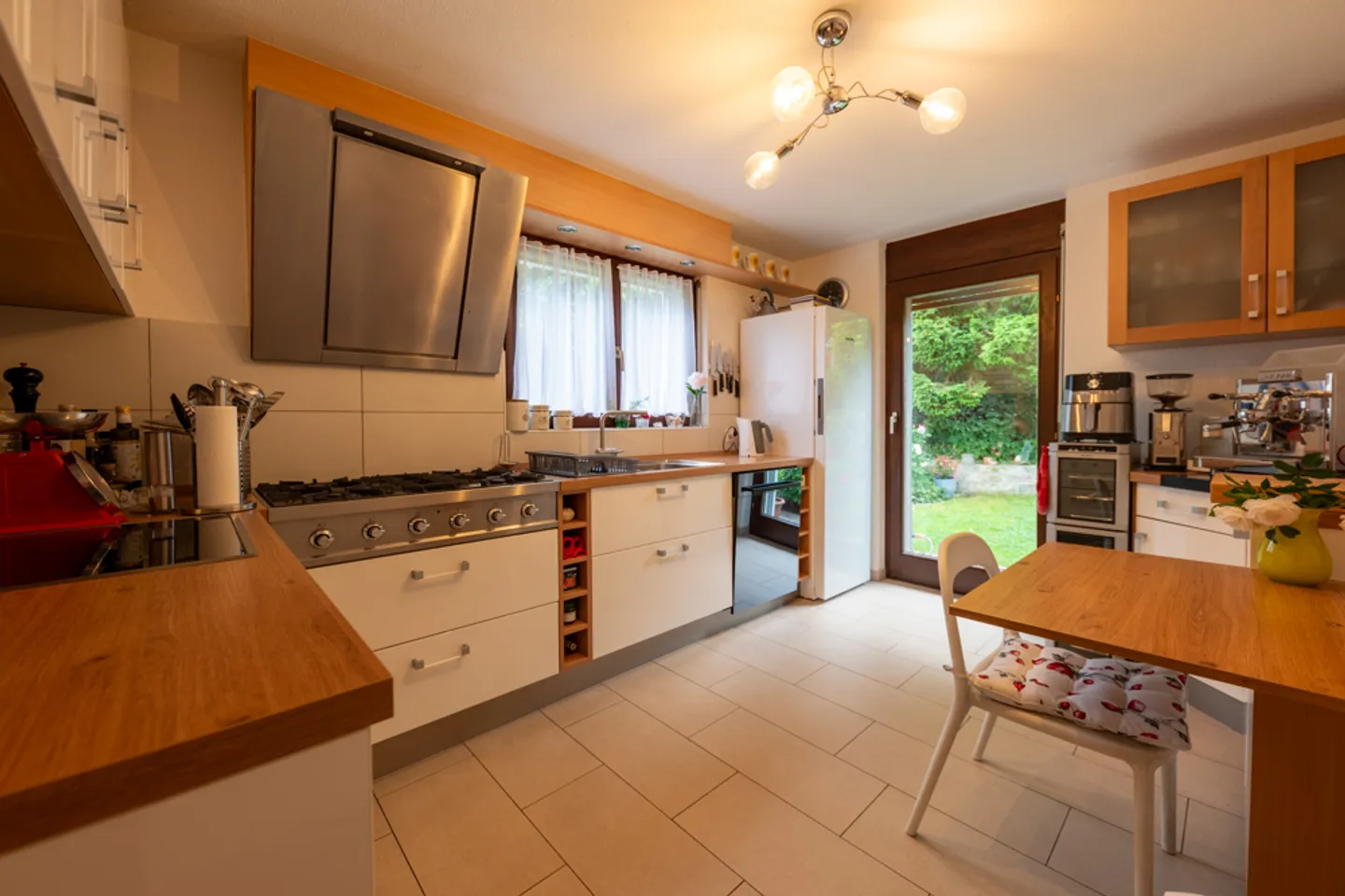 Une maison aimante dans un quartier calme - Photo 2 sur 6