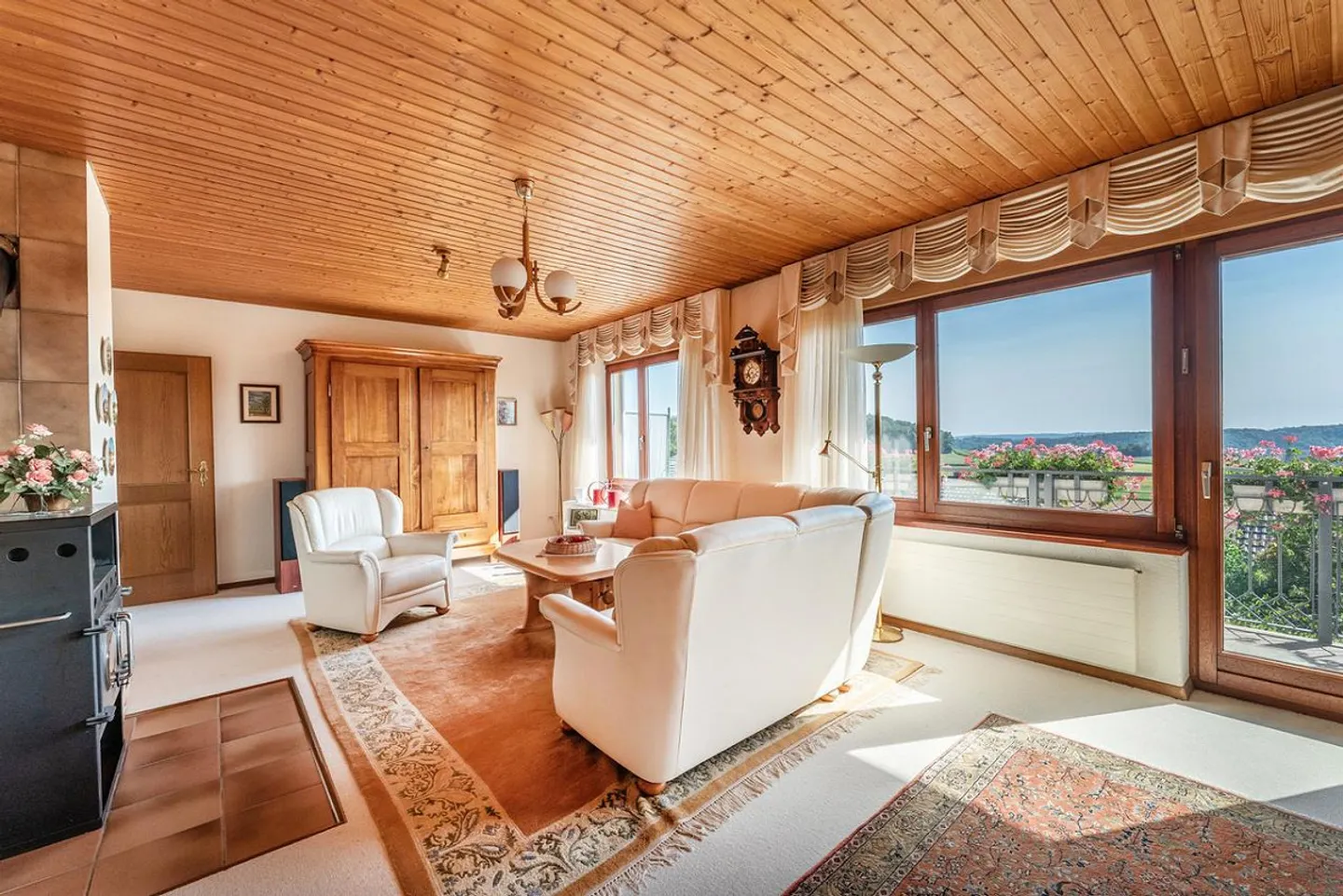Charming House with Alpine Views - Photo 5 of 12