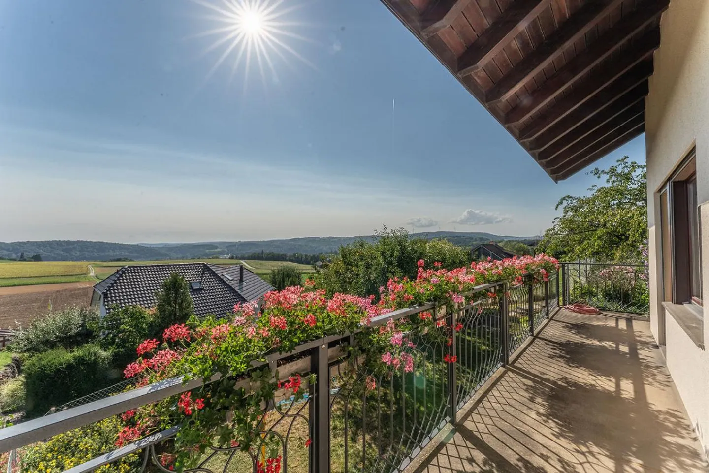 Charming House with Alpine Views - Photo 11 of 12