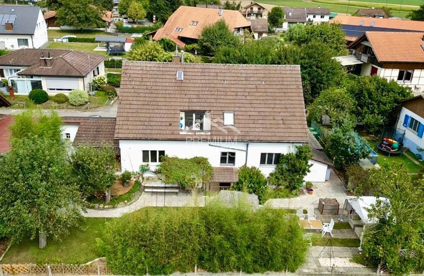 Ihr Paradies im Grünen: Zweifamilienhaus mit Alpenblick &amp; Garten - Foto 1 von 9