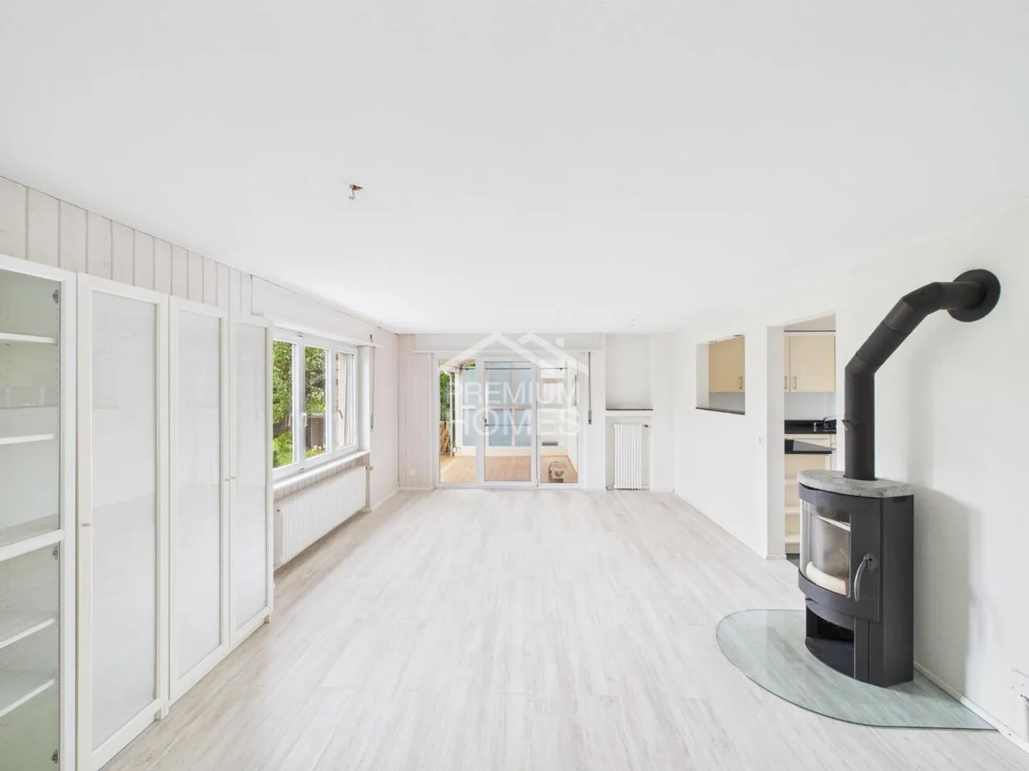 Ihr Paradies im Grünen: Zweifamilienhaus mit Alpenblick &amp; Garten - Foto 2 von 9