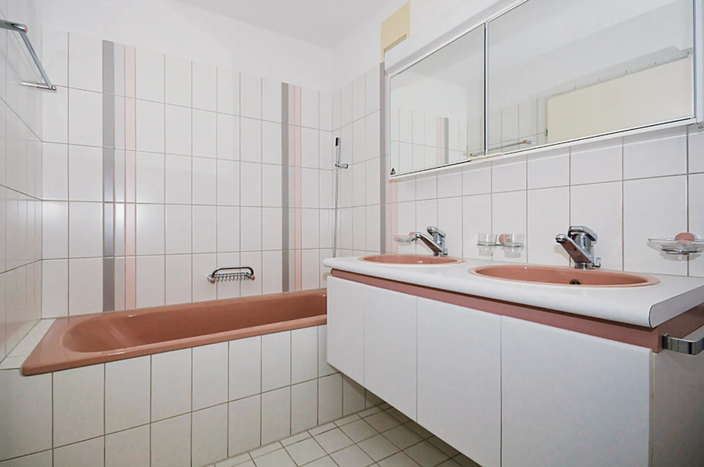 Appartement spacieux avec balcon - Photo 5 sur 6