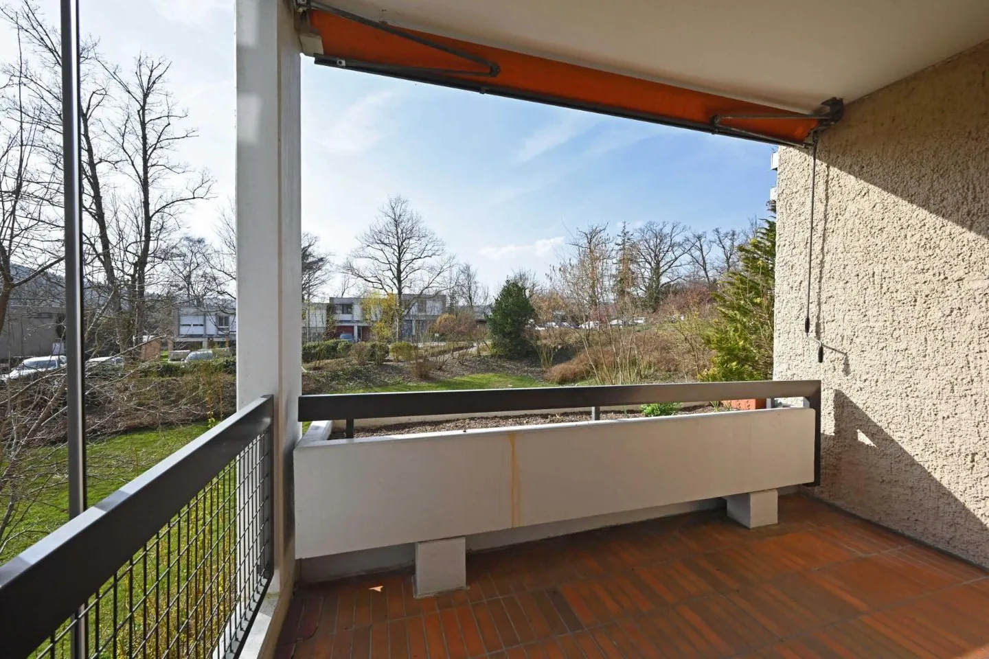 Renovated and bright 4.5-room apartment in the popular Kappelenring including two parking spaces - Photo 2 of 11