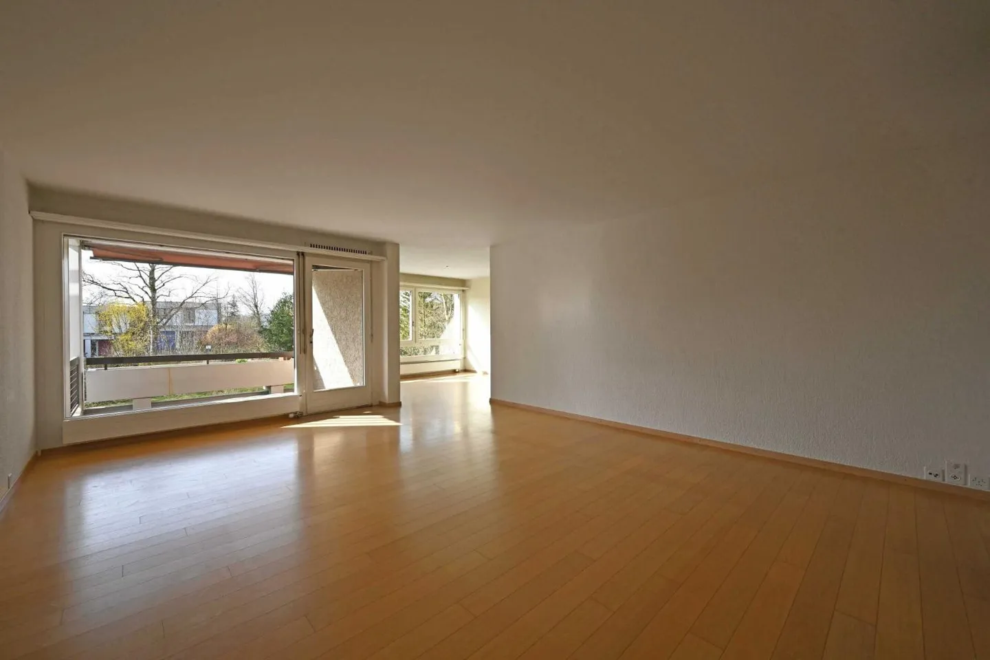 Renovated and bright 4.5-room apartment in the popular Kappelenring including two parking spaces - Photo 3 of 11