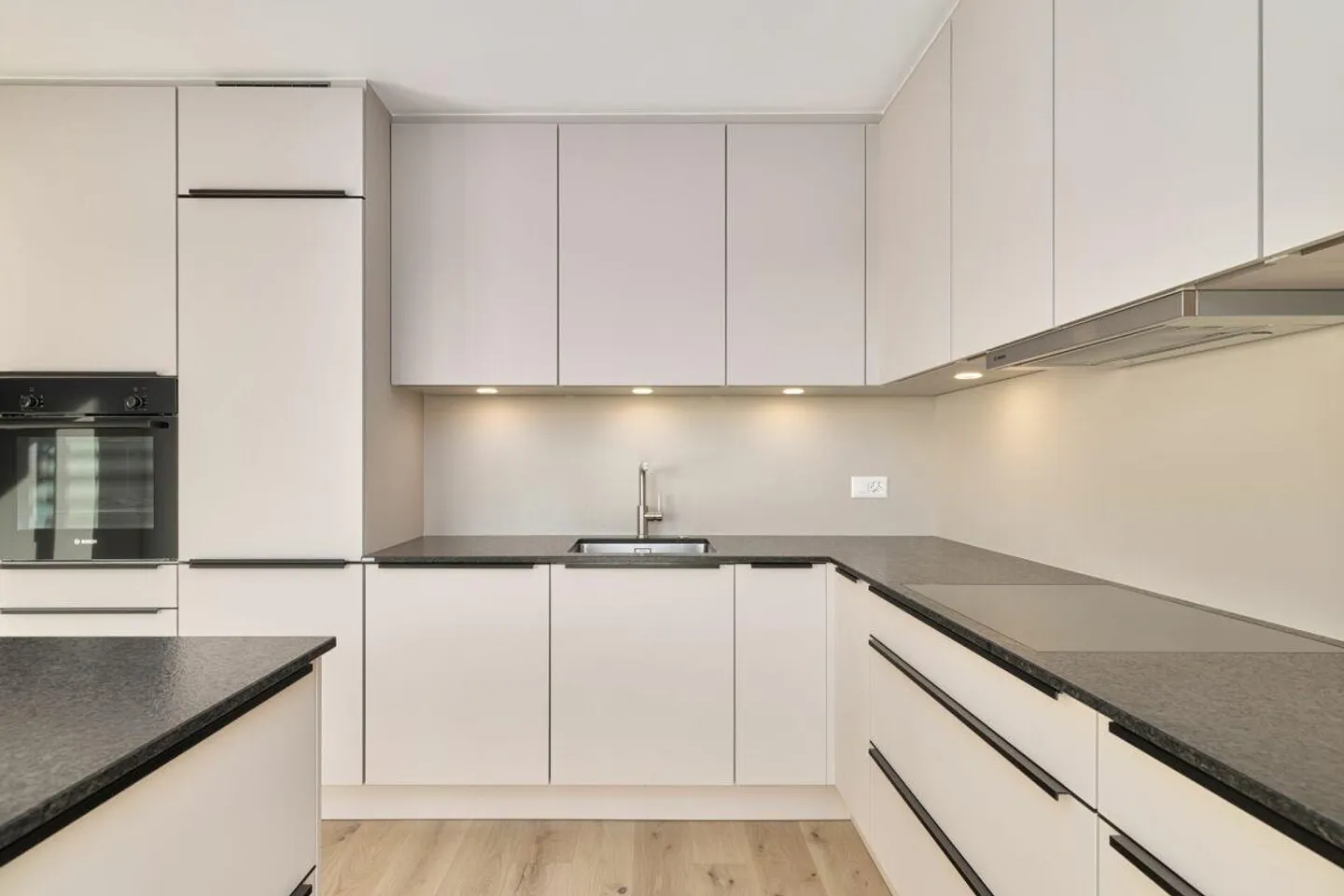 Bright apartment with dream layout and great attention to detail - Photo 2 of 13