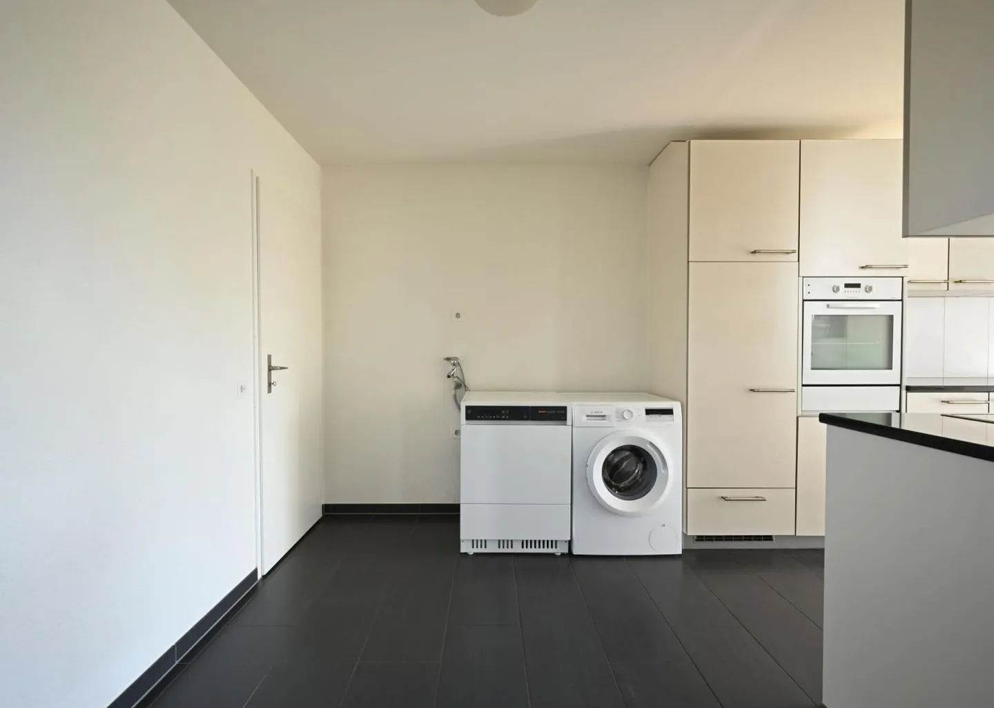 Renovated and bright 4.5-room apartment in the popular Kappelenring including two parking spaces - Photo 5 of 11