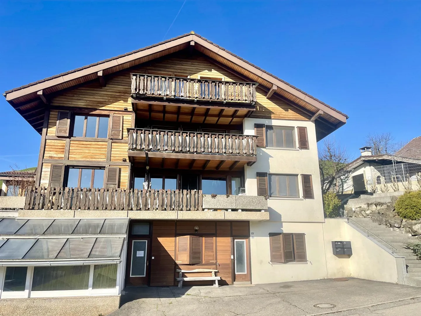 Appartamento luminoso di 4,5 stanze con grande balcone e vista libera sulle montagne - Foto 9 di 27