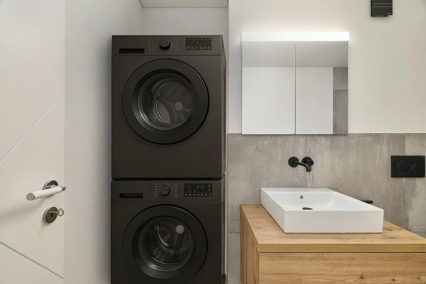 Bright apartment with dream layout and great attention to detail - Photo 7 of 13