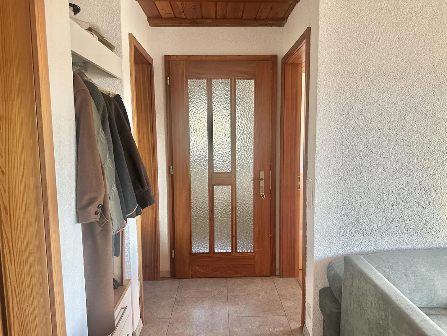 Appartamento luminoso di 4,5 stanze con grande balcone e vista libera sulle montagne - Foto 17 di 27