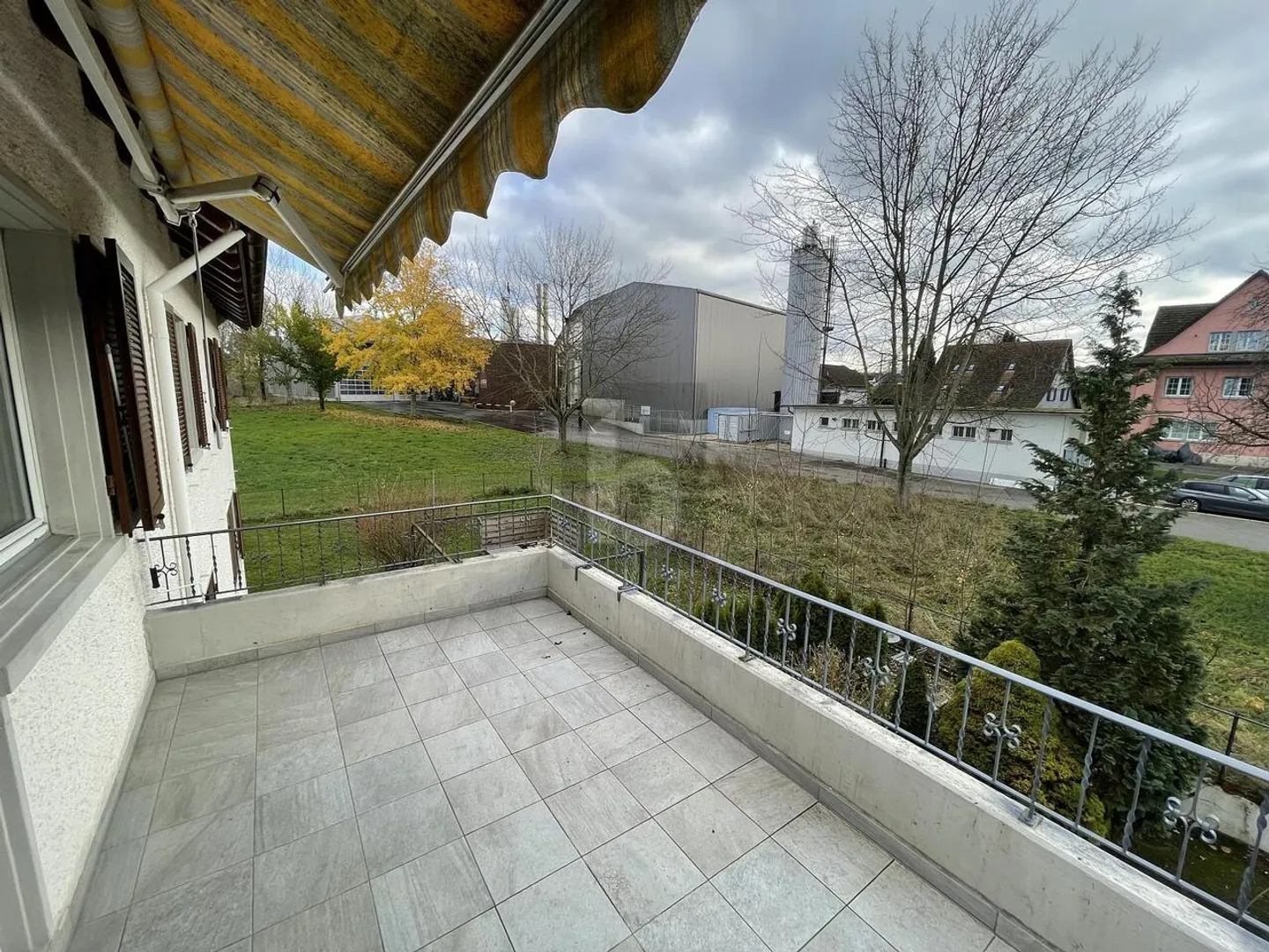 RUSTIQUE AVEC BALCON - Photo 1 sur 6