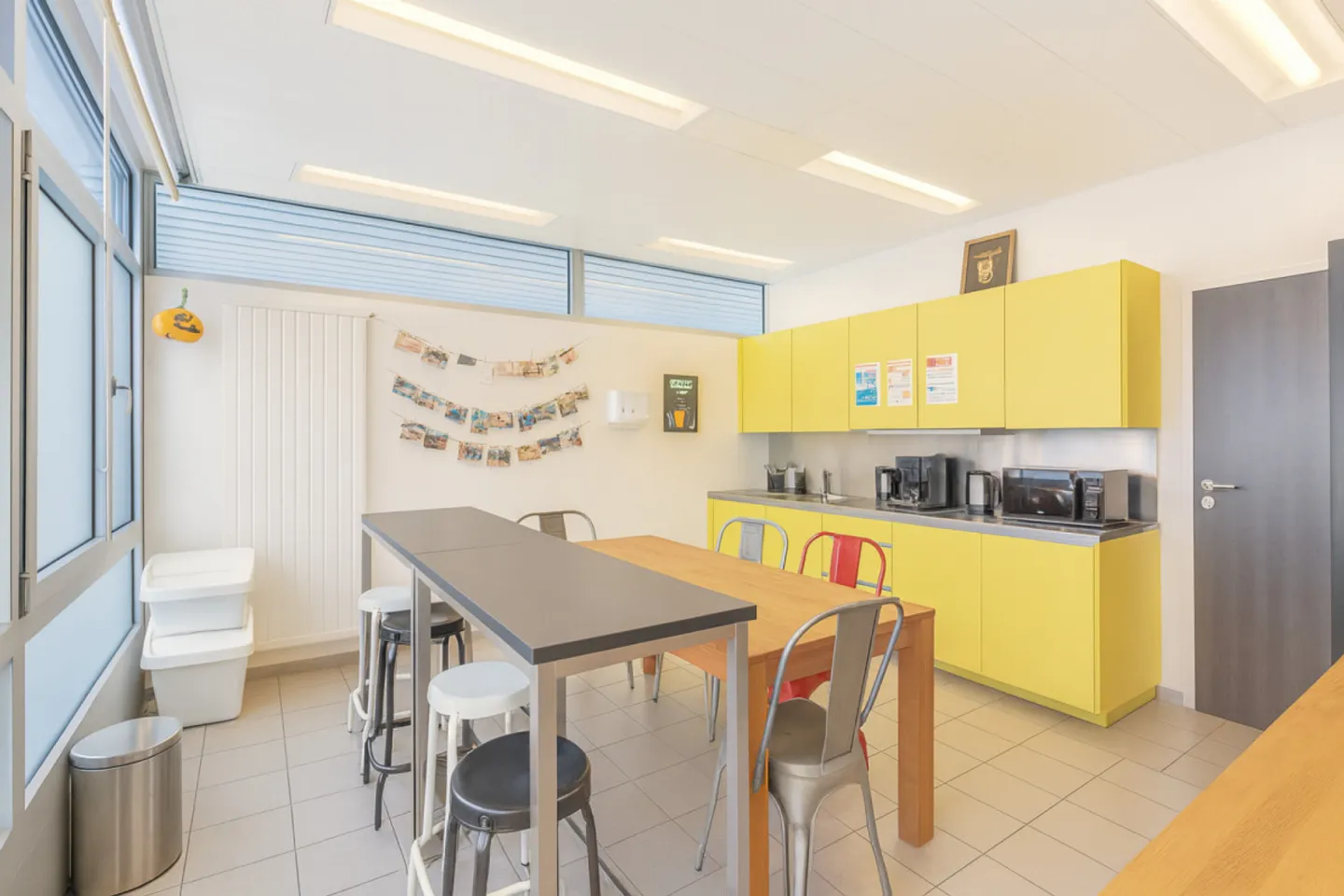 Turnkey, modern and bright offices facing the lake. - Photo 3 of 7