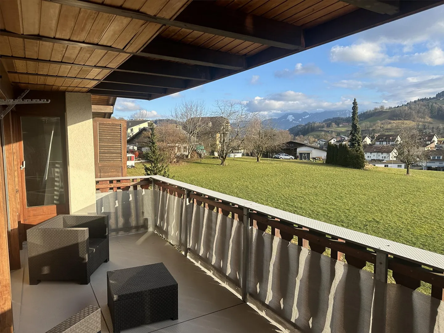 Appartamento luminoso di 4,5 stanze con grande balcone e vista libera sulle montagne - Foto 21 di 27