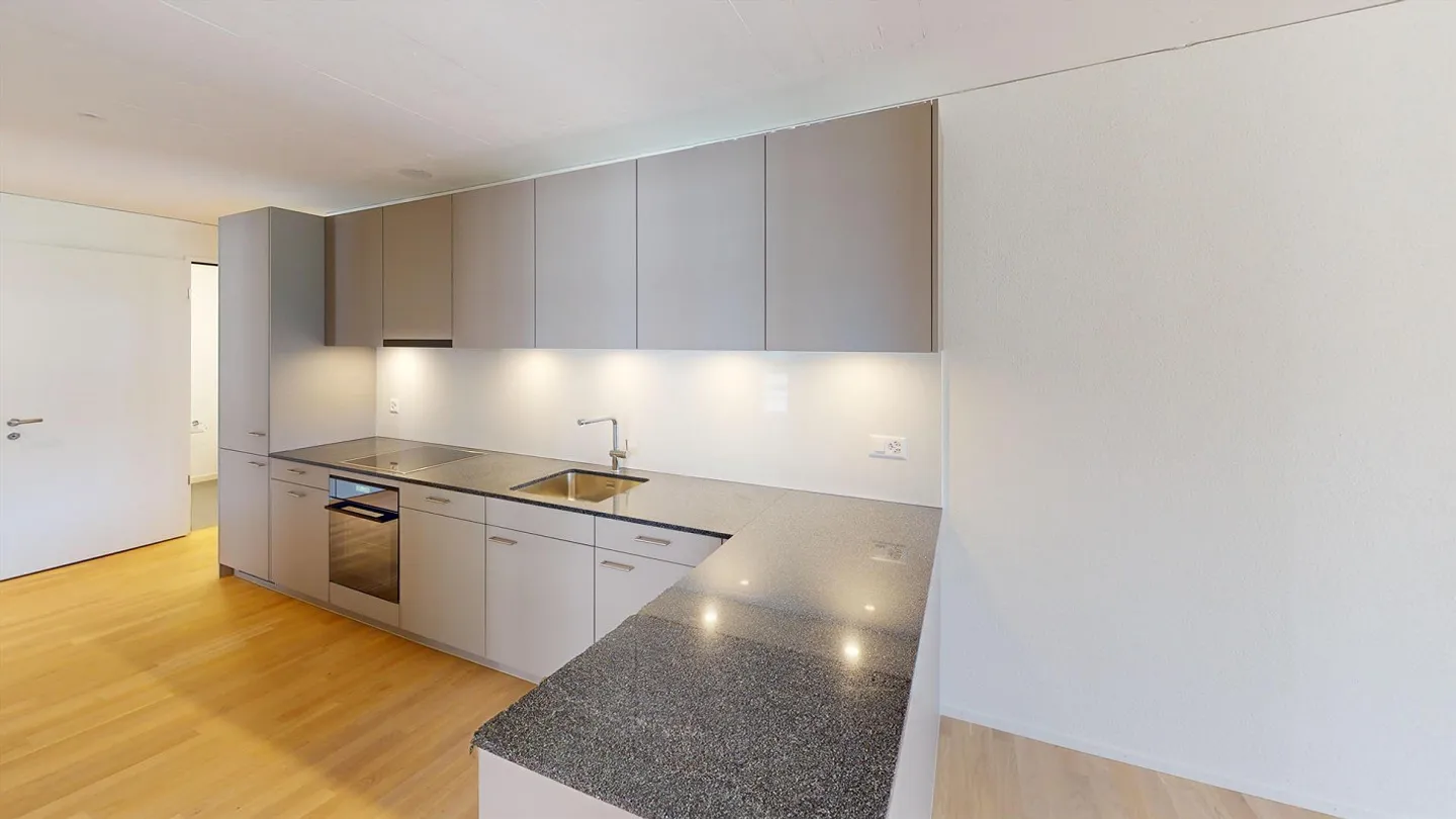 Appartamento 4.5 stanze - Ampio soggiorno per una famiglia o un appartamento condiviso - Foto 2 di 8