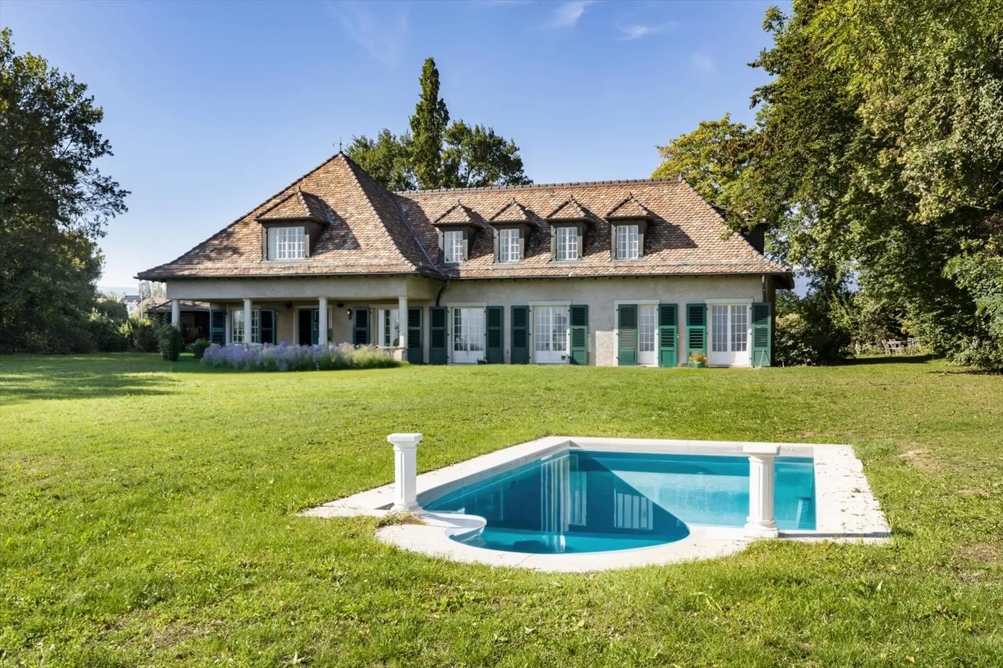 Exklusiv: Einfamilienhaus mit großem Grundstück und freiem Blick - Foto 1 von 11