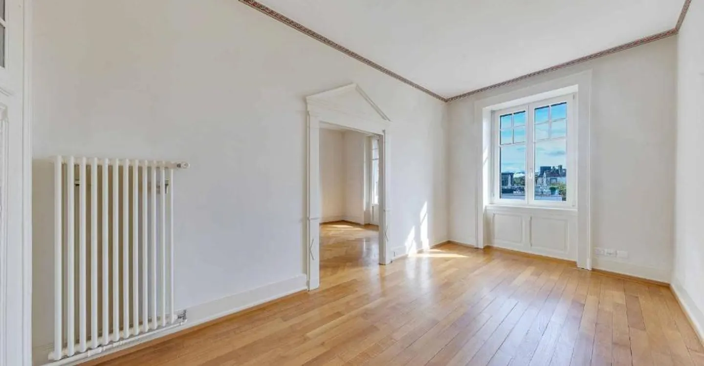 Außergewöhnliche Wohnung im obersten Stock mit 2 Balkonen, nur wenige Schritte von Ouchy entfernt - Foto 5 von 9