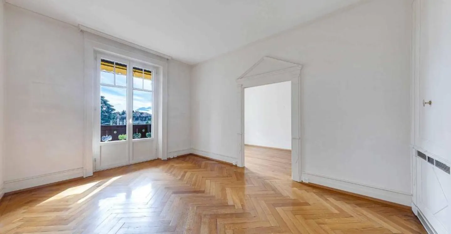 Außergewöhnliche Wohnung im obersten Stock mit 2 Balkonen, nur wenige Schritte von Ouchy entfernt - Foto 6 von 9