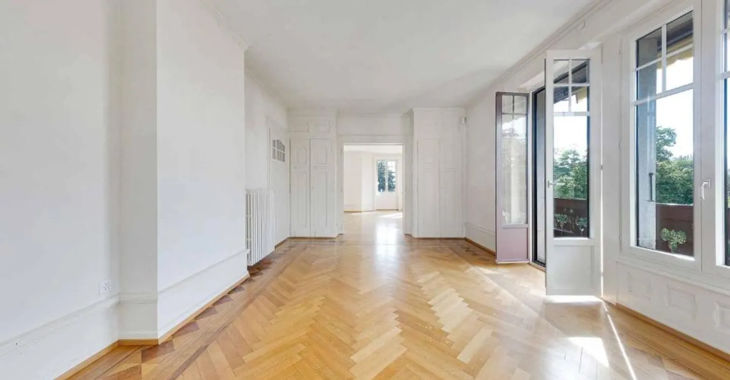 Außergewöhnliche Wohnung im obersten Stock mit 2 Balkonen, nur wenige Schritte von Ouchy entfernt - Foto 3 von 9