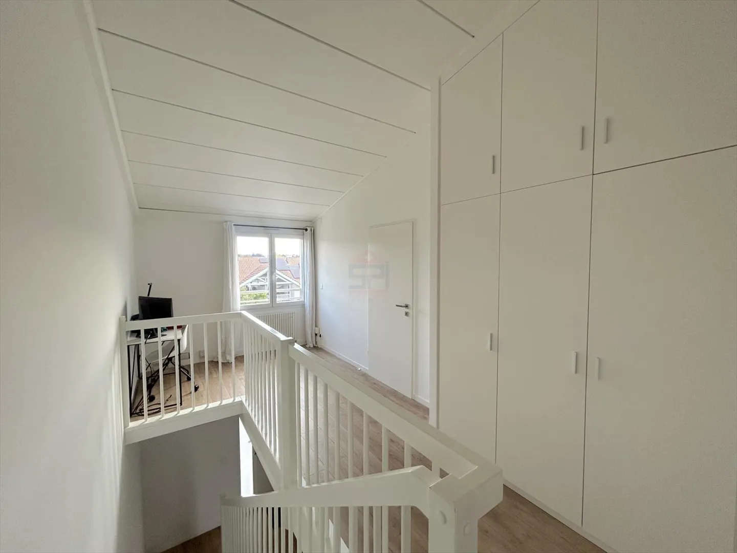 Incantevole duplex di 5 stanze in una zona tranquilla - Foto 3 di 12