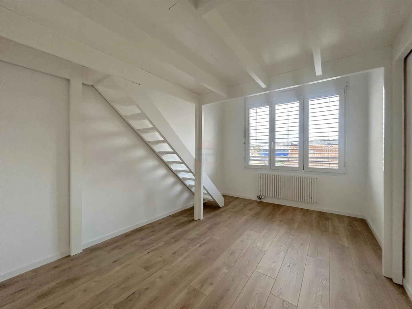 Incantevole duplex di 5 stanze in una zona tranquilla - Foto 7 di 12