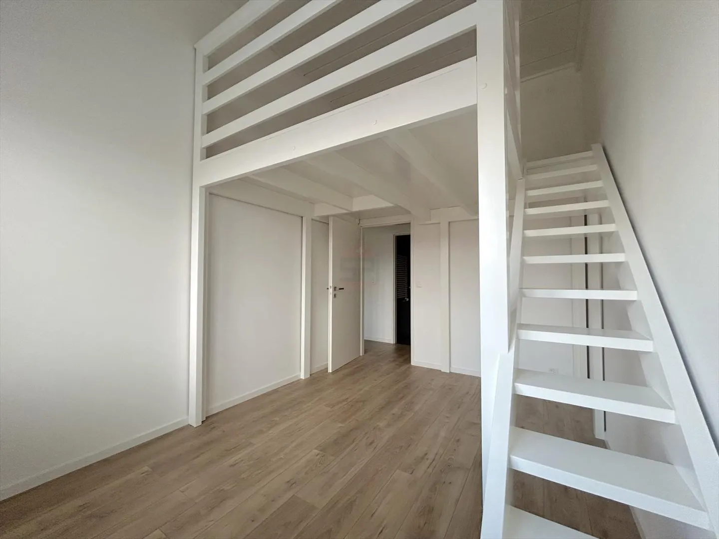 Incantevole duplex di 5 stanze in una zona tranquilla - Foto 5 di 12