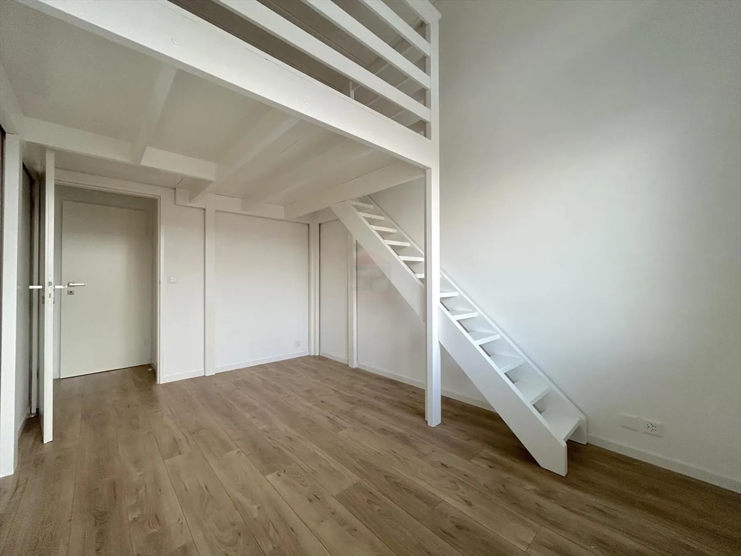 Incantevole duplex di 5 stanze in una zona tranquilla - Foto 6 di 12