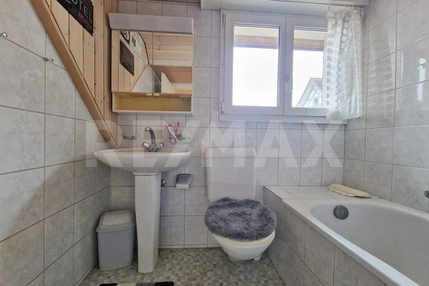 Rustikales Landhaus mit zwei Wohneinheiten und sonnigem Landanteil - Foto 6 von 13