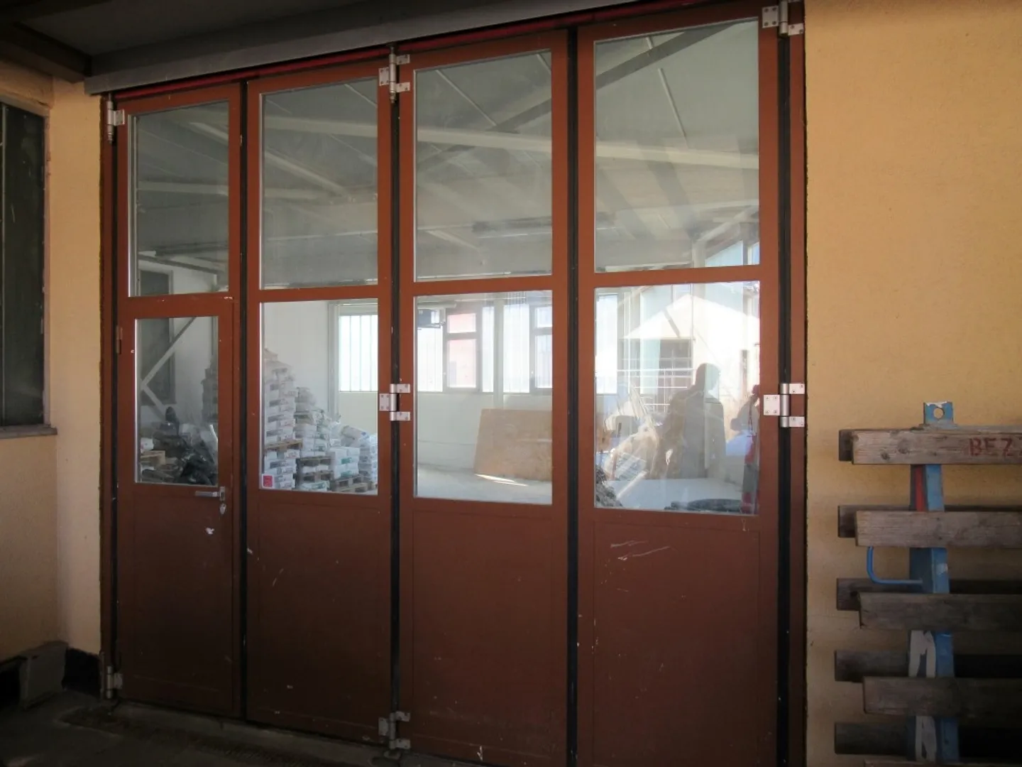 Atelier / stockage / magazine inondé de lumière à Horw - Photo 5 sur 6