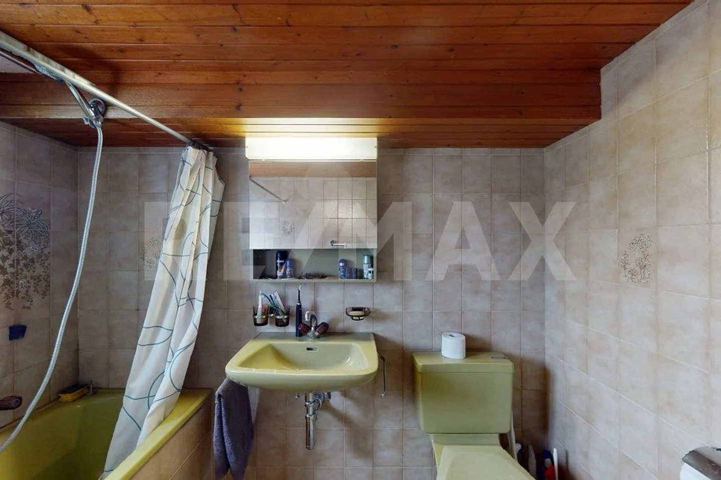 Rustikales Landhaus mit zwei Wohneinheiten und sonnigem Landanteil - Foto 9 von 13