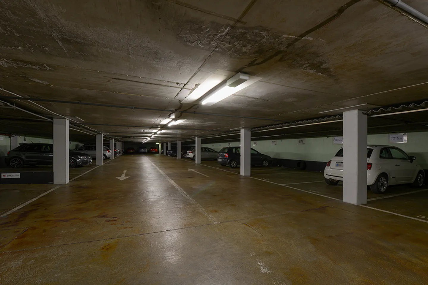 Place de Parking Intérieure à Champel - Photo 3 sur 3