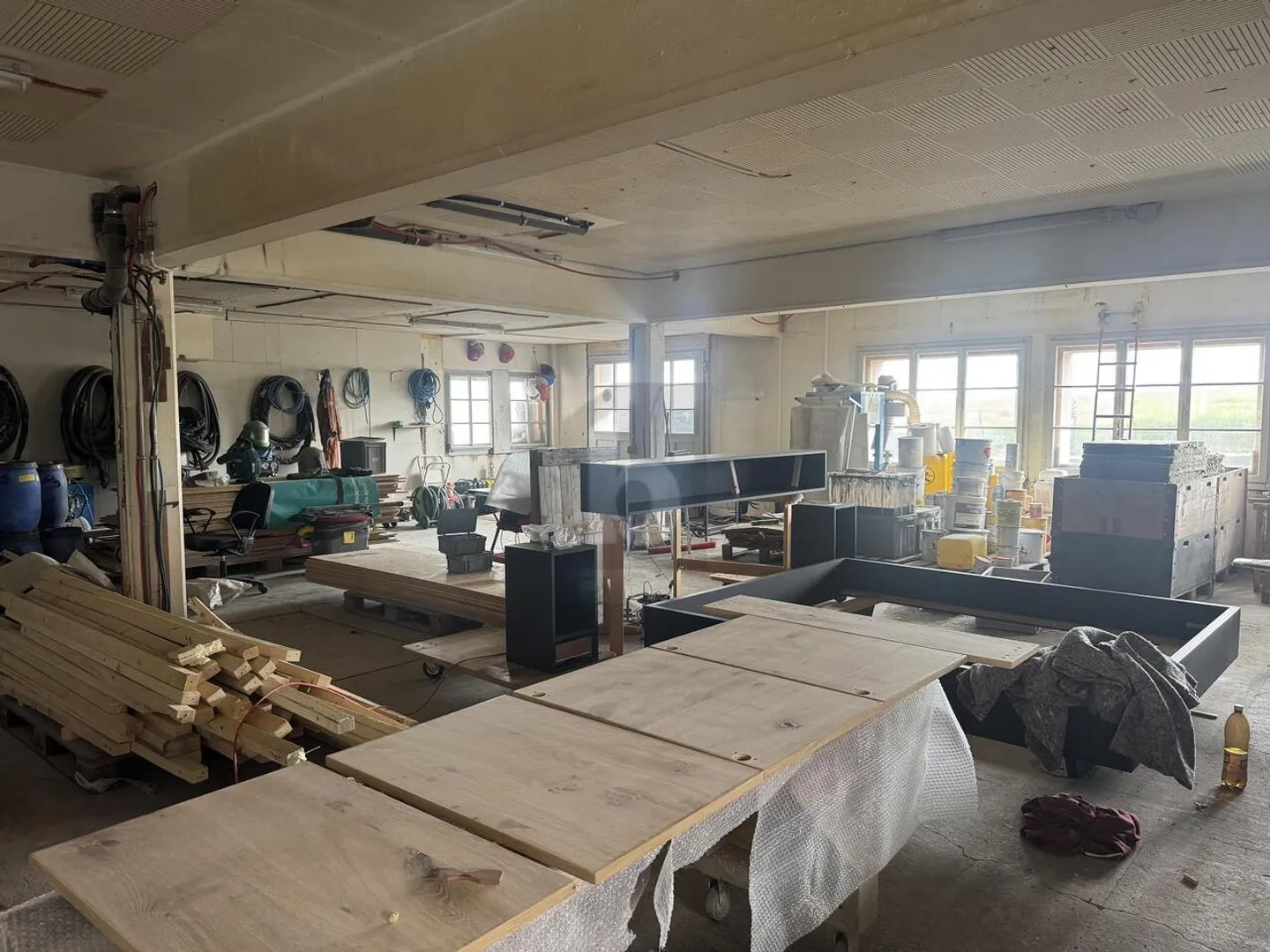 WORKSHOP/STORAGE SPACE - EASY ACCESS - Photo 2 of 4