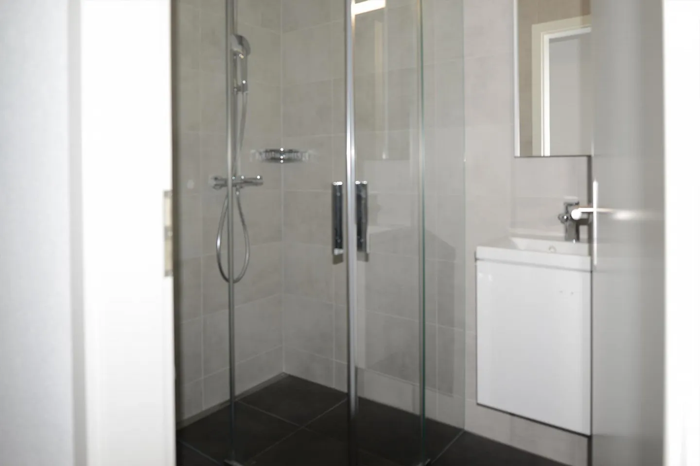 Vivere moderno con vista Stockhorn – Appartamento centrale di 4,5 stanze - Foto 16 di 18