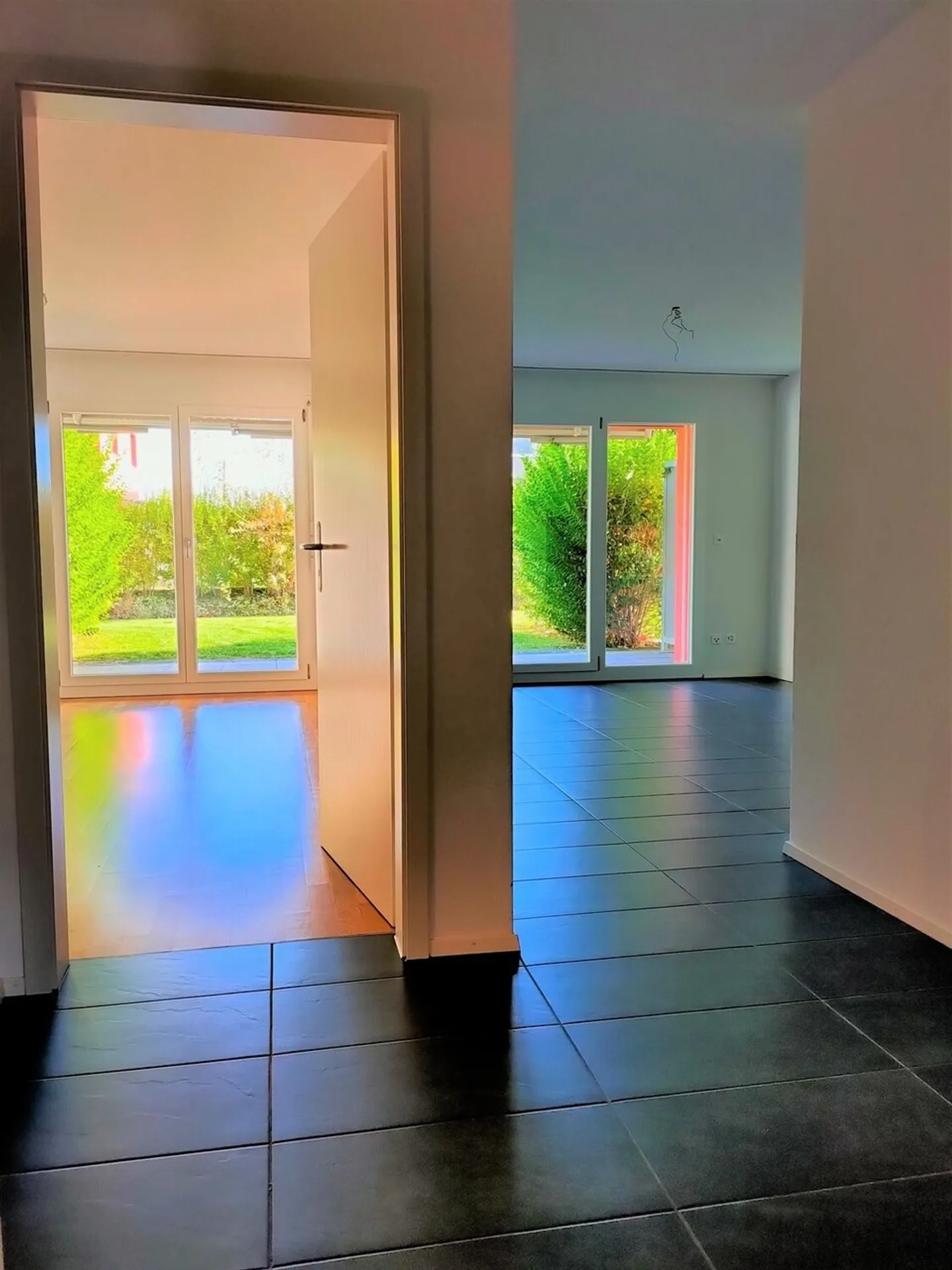 Modern Apartment with Balcony - Photo 2 of 8