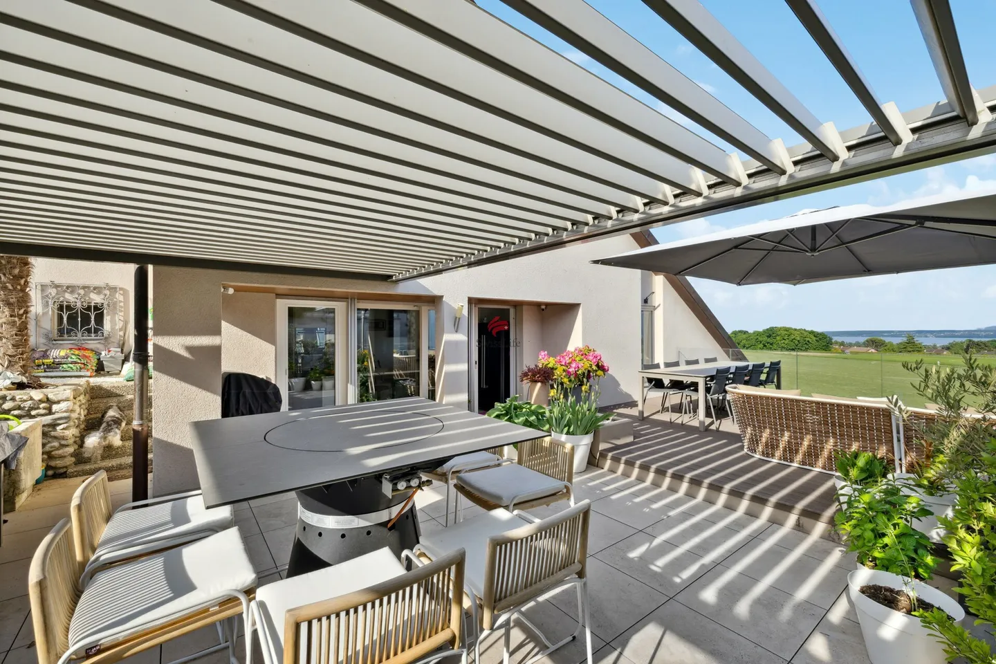 Casa indipendente con vista lago, giardino, doppio garage - Foto 1 di 7