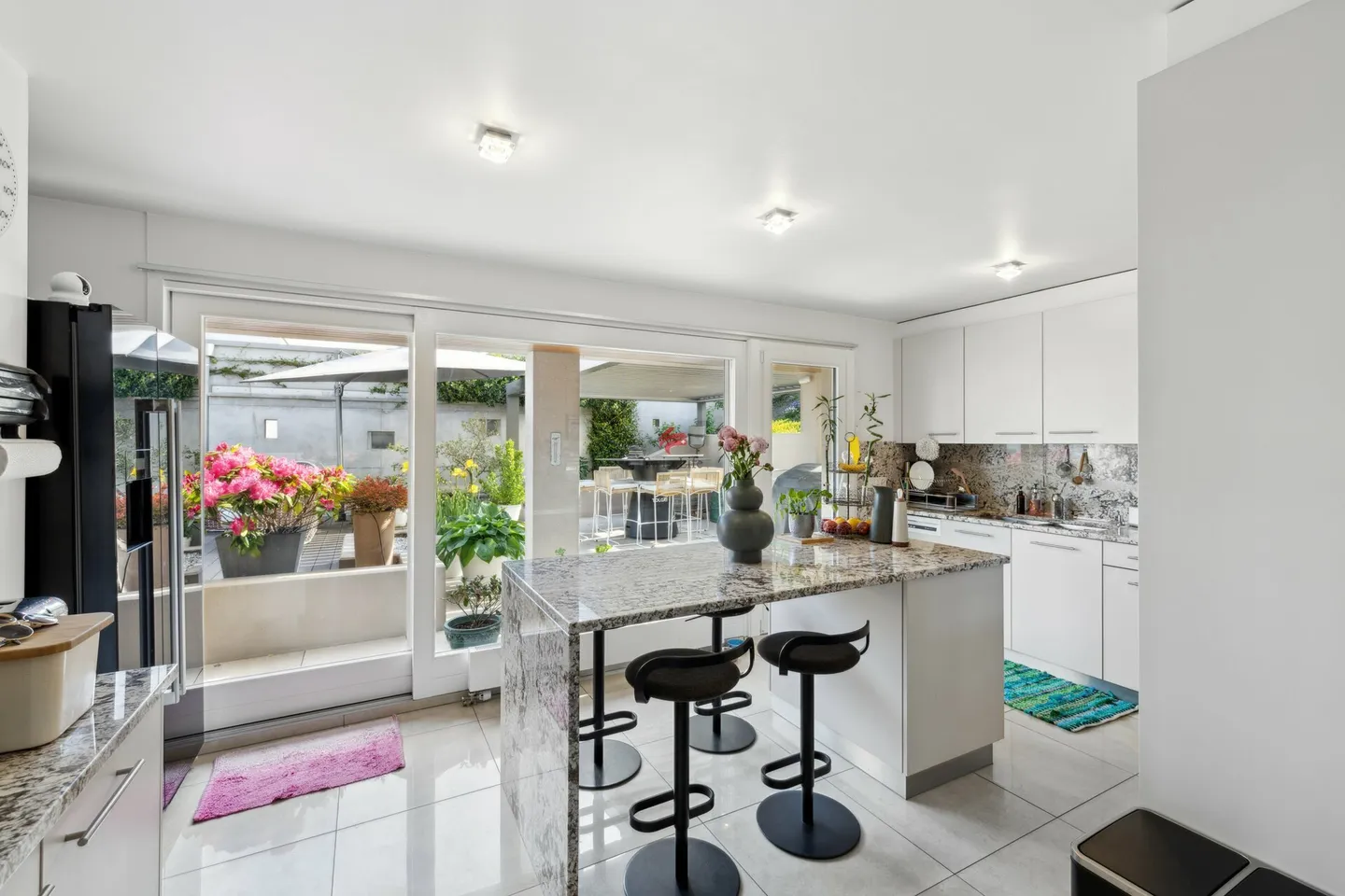 Casa indipendente con vista lago, giardino, doppio garage - Foto 3 di 7