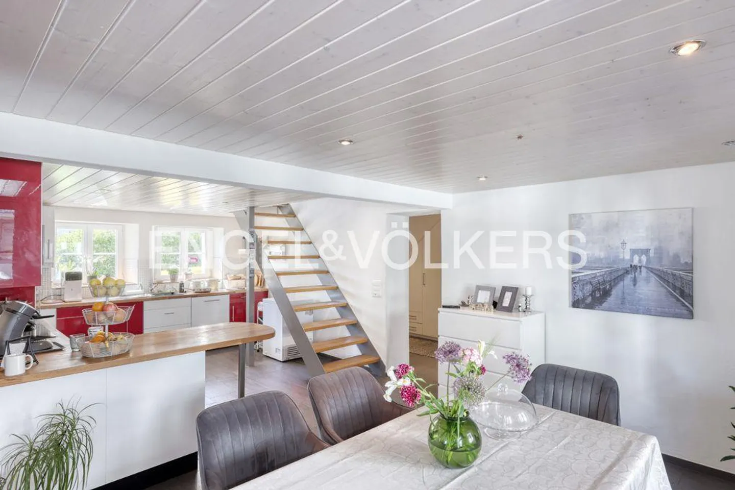 Construction en bois au caractère unique avec deux unités résidentielles interprétées de manière moderne ! - Photo 3 sur 14