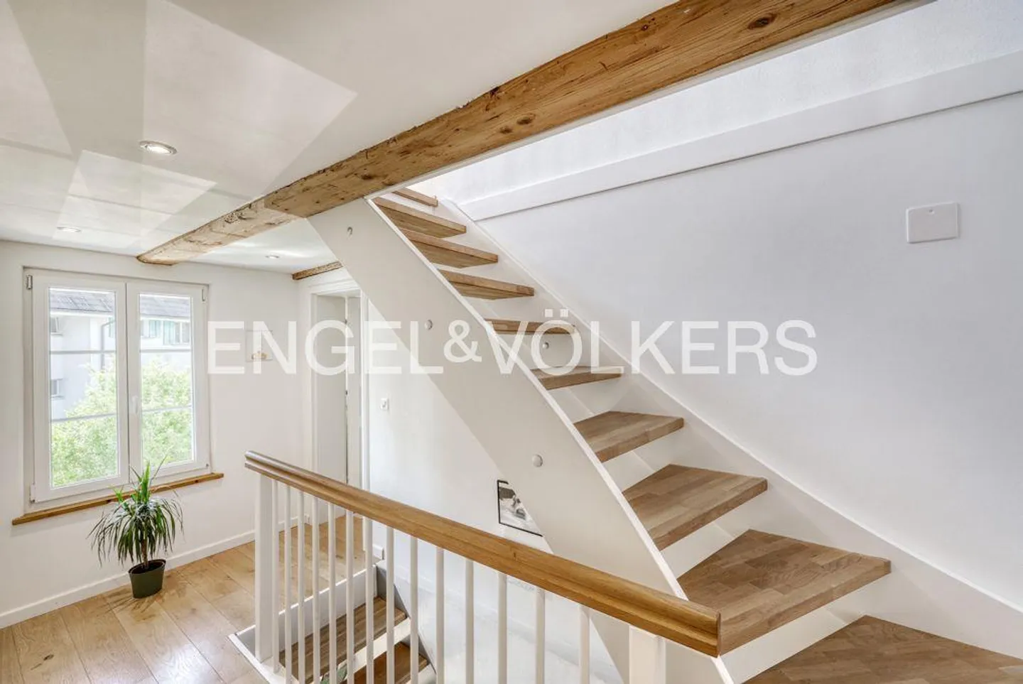 Construction en bois au caractère unique avec deux unités résidentielles interprétées de manière moderne ! - Photo 5 sur 14