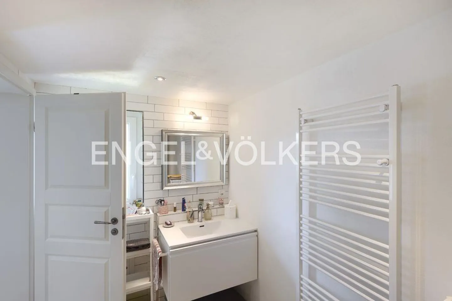 Construction en bois au caractère unique avec deux unités résidentielles interprétées de manière moderne ! - Photo 7 sur 14