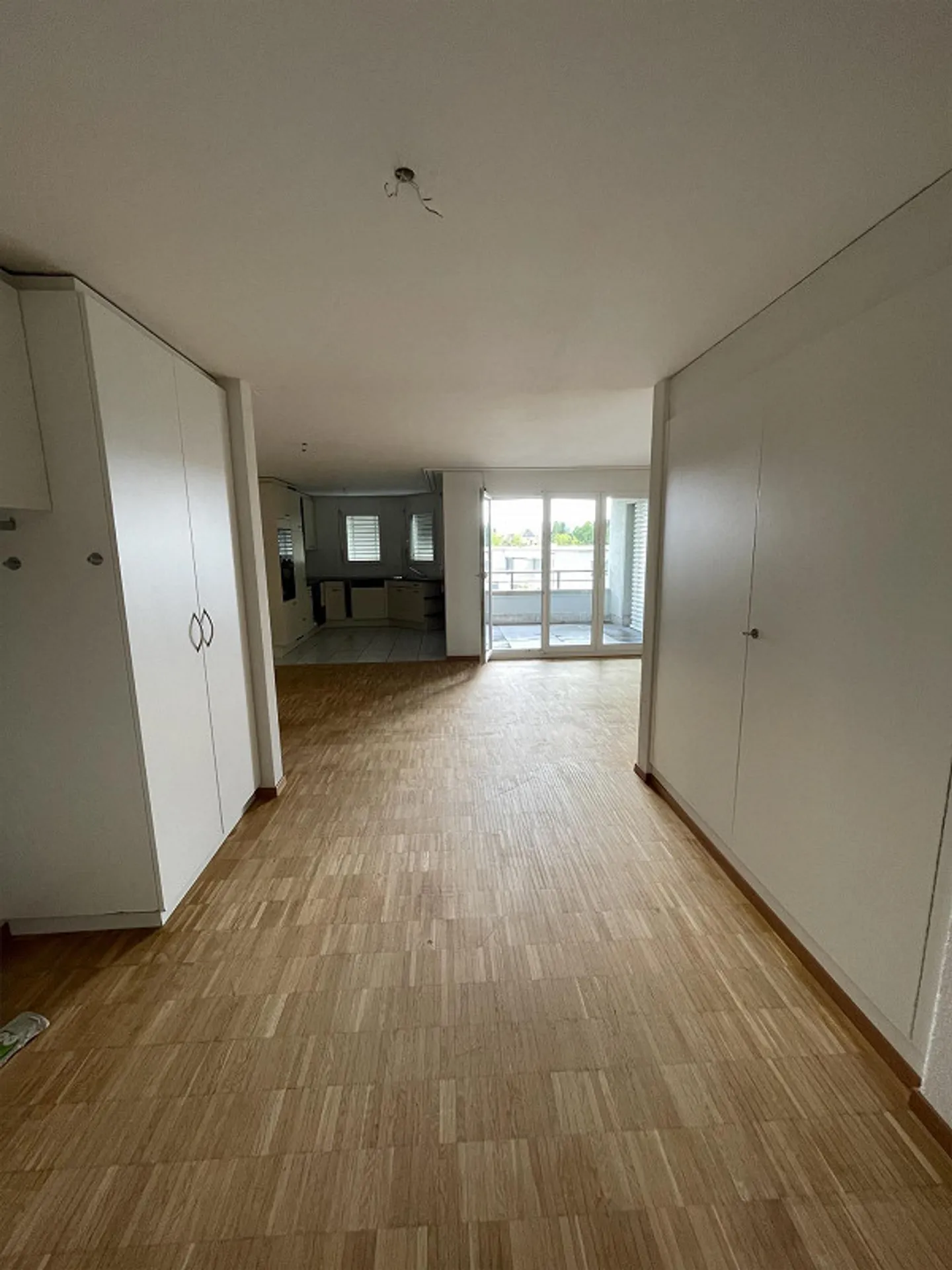 Luminoso appartamento di 4,5 stanze con balcone e bella vista a Wil SG - Foto 2 di 16