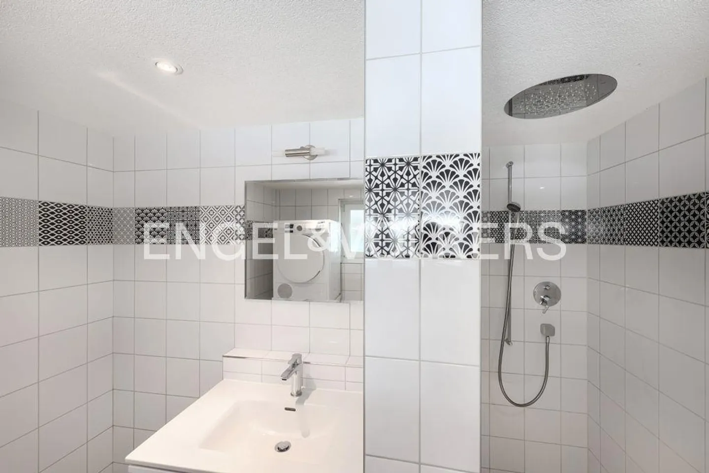 Construction en bois au caractère unique avec deux unités résidentielles interprétées de manière moderne ! - Photo 11 sur 14