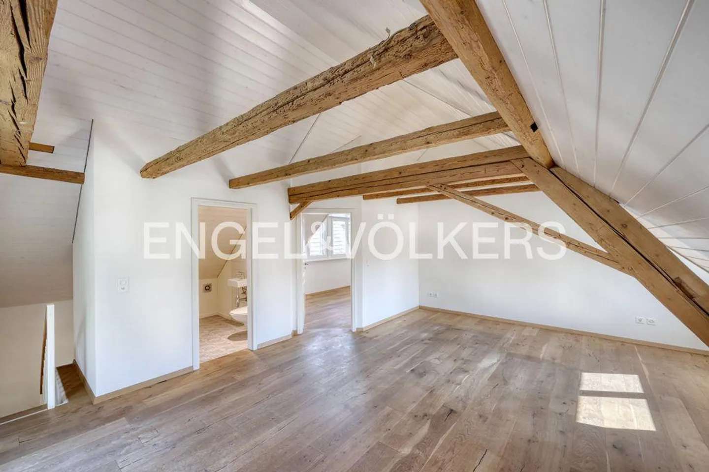 Construction en bois au caractère unique avec deux unités résidentielles interprétées de manière moderne ! - Photo 12 sur 14