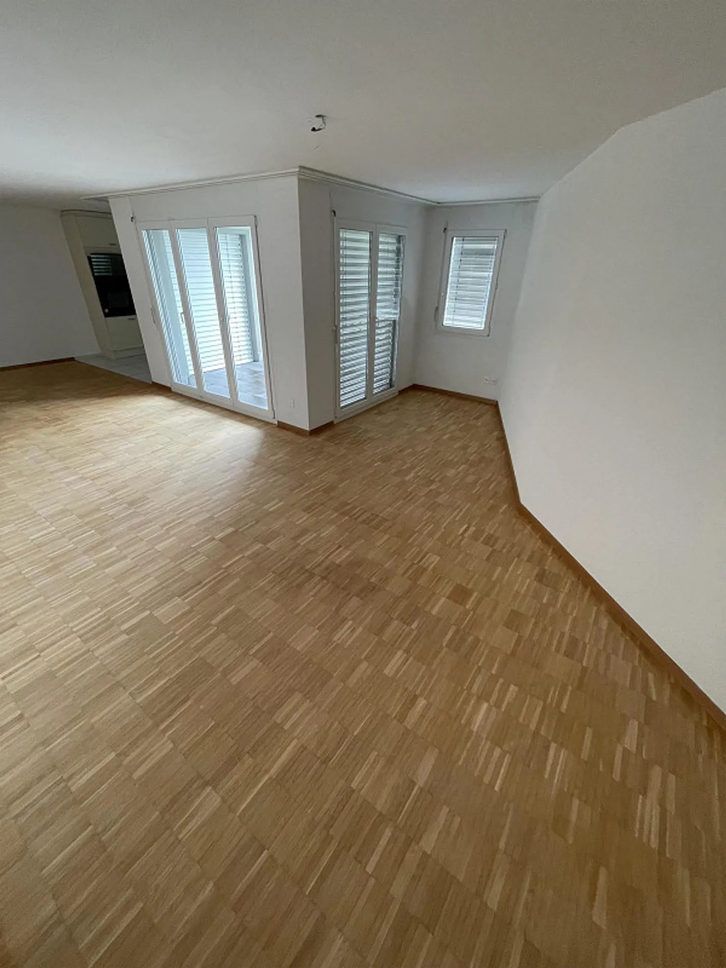 Luminoso appartamento di 4,5 stanze con balcone e bella vista a Wil SG - Foto 4 di 16