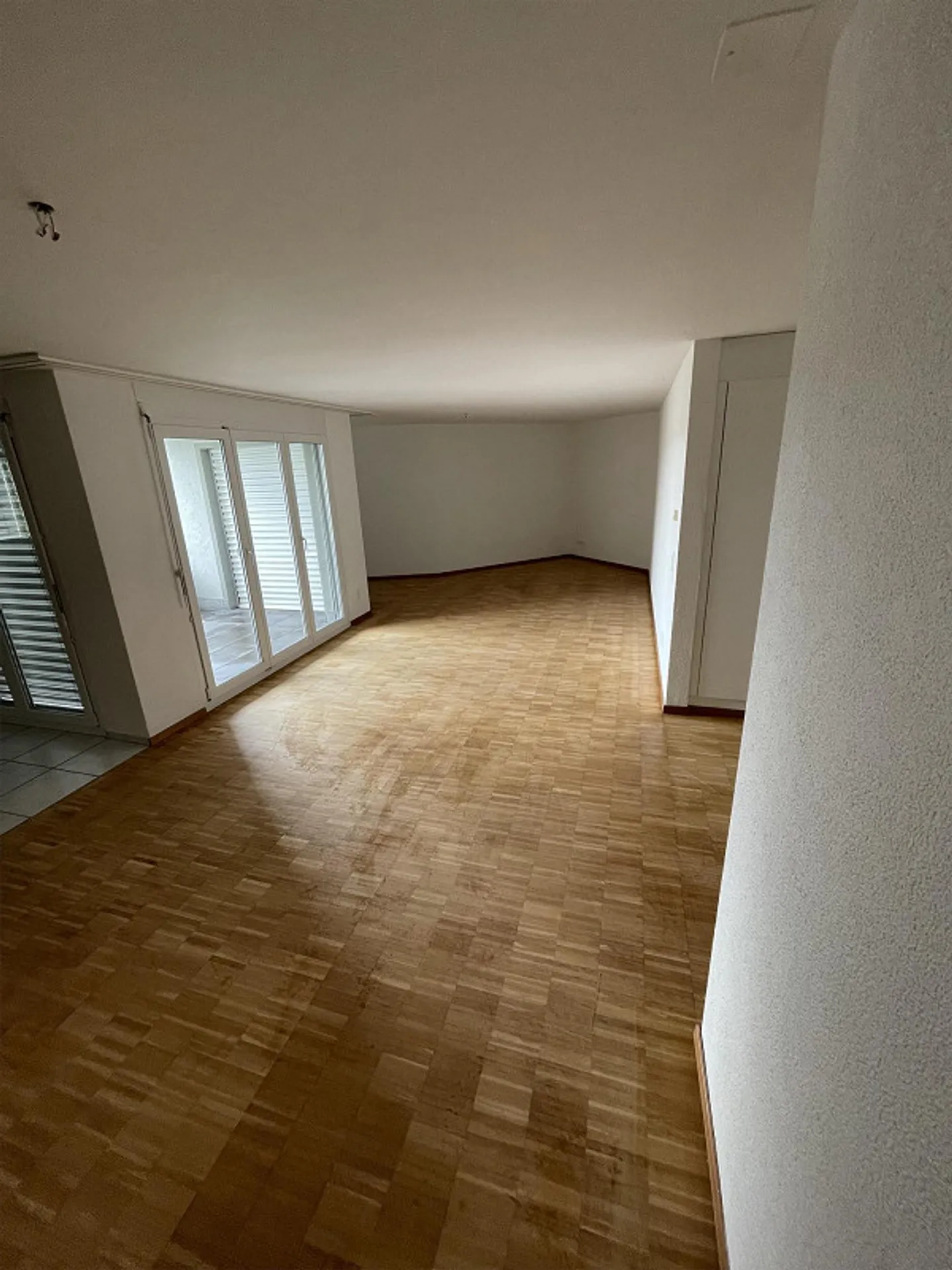 Luminoso appartamento di 4,5 stanze con balcone e bella vista a Wil SG - Foto 5 di 16