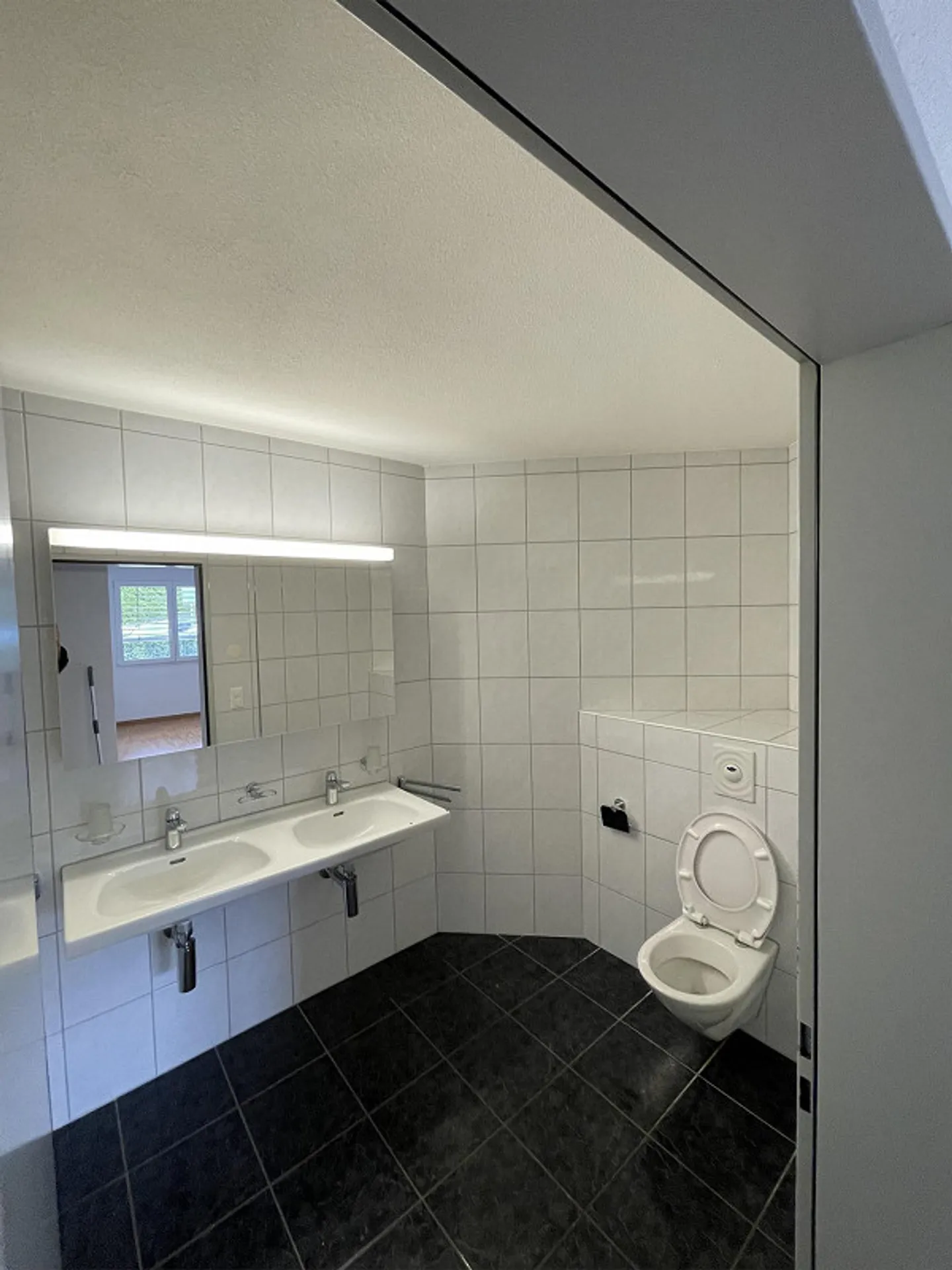 Luminoso appartamento di 4,5 stanze con balcone e bella vista a Wil SG - Foto 10 di 16