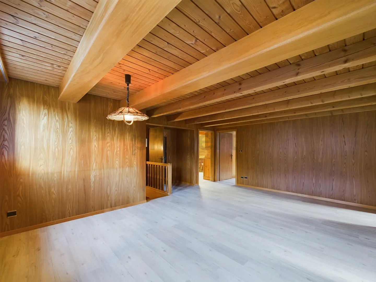 Charming 4.5-room apartment with ideal location in the center in Steg - Photo 2 of 14